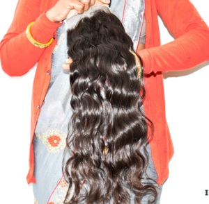 Extensions de cheveux humains 100% naturels, couleur naturelle, pour femmes, closure indienne 5*5, ondulées, double trame, ondulation profonde, cuticules soyeuses et douces. - Product Image 6