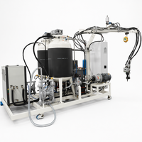 Machine de mousseur PU basse pression avec contrôle PLC et pompe à moteur pour semelles de chaussures, semelles intérieures bicolores et production de mousse à rebond lent