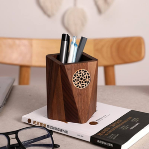 Porte-crayons de bureau en bois de noyer noir nordique, conteneur à stylos polygonal, décoration de bureau - Product Image 1