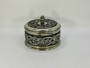 Boîte décorative en métal de qualité supérieure, organisateur de rangement fait main, accent décoratif par Tradebyd - Product Image 1