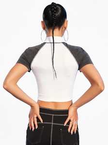 ONETEN APPAREL Top Corto de Yoga para Mujer, Transpirable, Ajustado, Blanco, con Cuello Simulado de Media Cremallera, Logotipo Frontal y Bloques de Color - Product Image 3