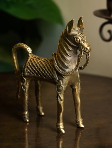 Sculpture de cheval en laiton antique faite à la main, figurine décorative au design de cheval sur la défensée, pour la décoration intérieure de luxe, ornement artistique de collection - Product Image 4