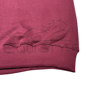 เสื้อจั๊มเปอร์ผ้าฝ้ายสีแดงเลือดหมู คอกลม สำหรับฤดูหนาว ขายส่งจำนวนมาก รับสกรีนโลโก้ พิมพ์ลายจำนวนมาก เสื้อจั๊มเปอร์ผ้าฟลีซอุ่นๆ - Product Image 4