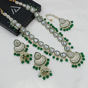 Ensemble de collier long plaqué or, Maang Tikka, boucles d'oreilles, bijoux de mariée en cristal et strass pour femmes |   Ensemble de mariage indien traditionnel - Product Image 1
