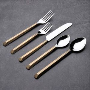 Juego de Cubiertos de Lujo en Oro, Juego de Cubiertos de Acero Inoxidable 18/10, 24 Piezas, Juego de Vajilla Dorada con Acabado Espejo PVD para Hotel y Restaurante - Product Image 3