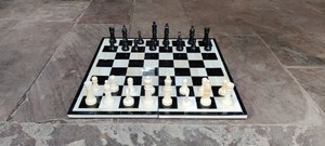 Échiquier en corne de buffle 100% naturelle, style vintage, œuvre d'art unique, jeu d'échecs pour cadeau, collection, pièce antique - Product Image 3
