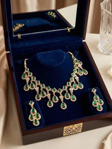Pendientes de aleación chapados en oro con cristales de imitación y perlas de imitación, estilo vintage para mujer, conjunto de joyería para fiesta de boda - Product Image 2
