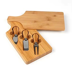Planche à découper et à hacher en bois naturel REHMAN CRAFT avec poignée intégrée, écologique, épaisseur 1,5 cm, passe au lave-vaisselle - Product Image 2