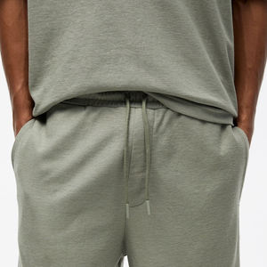 Ensemble t-shirt et short pour homme, vert sauge, imprimé, tissu léger et respirant, tenue décontractée d'été en deux pièces - Product Image 3