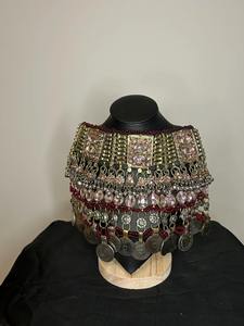 สร้อยคอชุบทองแบบอัฟกันคูชี ประดับด้วยพลอยสีชมพูและลูกปัดสีแดงเลือดนก สไตล์โบราณแบบชนเผ่า - Product Image 6