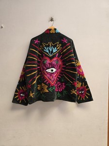 Chaqueta Boho de Terciopelo Verde Oscuro con Bordado de Corazón Suzani, Inspirada en el Estilo Uzbeko, Hecha a Mano, Abrigo Bohemio - Product Image 3