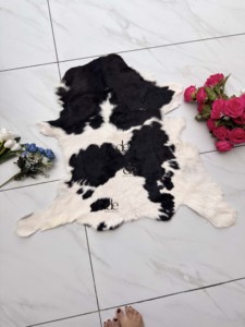 Tapis en cuir de vachette naturel véritable, vente flash, tapis noir et blanc pour salon, décoration scandinave bohème, 100% fait main - Product Image 1