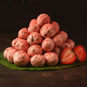 Nueces Makhana Tostadas y Saborizadas con Fresa, Snack Saludable Hecho en India, Paquete de 90 g - Product Image 1