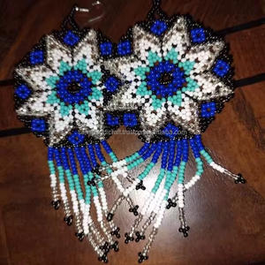 Boucles d'oreilles élégantes brodées, accessoire à la mode - Product Image 4