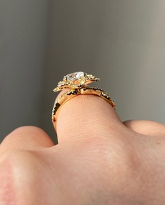 Bague de fiançailles vintage en diamant de laboratoire 2 carats, taille ronde, style floral, sertie à 4 griffes, motif étoile, pour occasions spéciales - Product Image 2