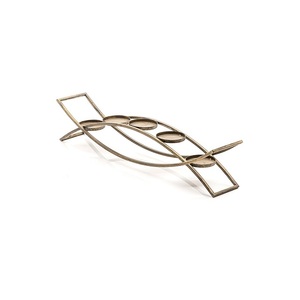 Portavelas de alambre de hierro color dorado con tres portavelas de diferentes tamaños y formas para accesorios de decoración de bodas - Product Image 6