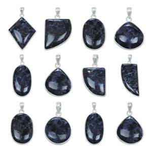 Pendentif artisanal multi-formes en pierres précieuses, plusieurs designs, vente en gros, 100% pierre Gabbro Indigo naturelle et authentique - Product Image 1