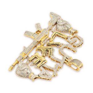 Pendentif lettre couleur or serti de moissanite, bijou statement pour fête, unisexe, cadeau religieux - Product Image 3