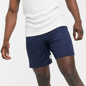 Corte holgado para uso en exteriores en verano, material cómodo y transpirable para el verano con diseño de logotipo personalizado, corte regular para hombre. - Product Image 1