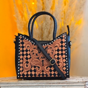 Sac fourre-tout léger en cuir véritable Venus Leathers, motif lettres, décoration florale, fermeture éclair, pour femmes et filles - Product Image 1