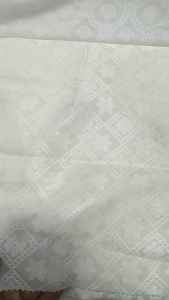 Tissu en viscose blanche teignable, 65 GSM, motif jacquard auto-gaufré, largeur 44 pouces, textile de haute qualité pour collection de créateurs - Product Image 3