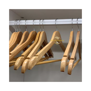 Perchas de madera VietChoice con ganchos cromados, diseño minimalista para uso en armarios, organizador de ropa de madera maciza antideslizante - Product Image 2