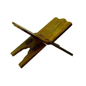 Le rehel en bois porte avec dignité le livre sacré, portant la connaissance à la fois physiquement et spirituellement plus près du cœur. - Product Image 2