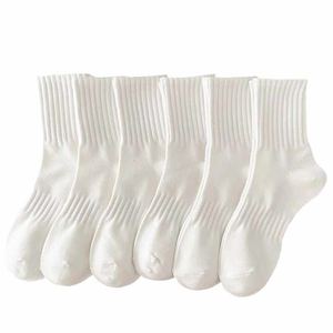 Chaussettes de sport pour hommes, chaussettes en polyester absorbant la transpiration, couleur unie, antidérapantes, antibactériennes - Product Image 1