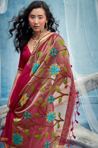 Sari de Seda Negra Premium Tejido a Mano, Diseño Tradicional, Ligero, Absorbente de Humedad, Secado Rápido, Materiales Reciclados, para Fiestas de Invierno - Product Image 2