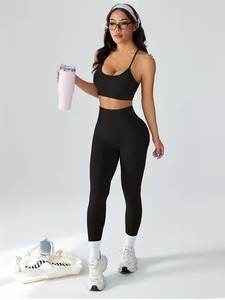Conjunto Deportivo de 2 Piezas para Mujer: Sujetador Deportivo Sin Costuras con Tirantes Cruzados y Leggings de Cintura Alta con Compresión - Product Image 2