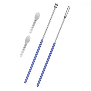 Espátulas de laboratorio de acero inoxidable con mangos azules, herramientas metálicas para uso en laboratorio - Product Image 1