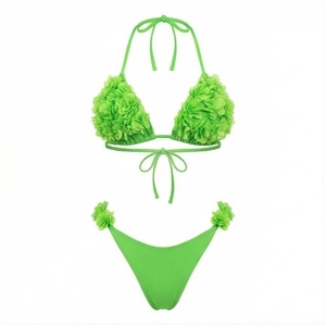 Ensemble bikini vert 2 pièces avec décoration florale 3D, haut halter et bas string, maillot de bain pour femme - Product Image 1