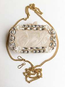Pochette de Soirée de Luxe en Résine Marbre Blanc Nacré, Bordure Florale en Cristal et Perles, Doublure en Satin Imperméable, Capacité 1L, Dorée - Product Image 2