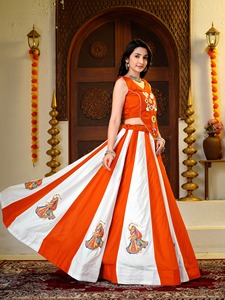 Lehenga Choli traditionnel indien pour femmes, orange et blanc rayé, brodé, robe de mariée en coton longue pour danseuses - Product Image 5