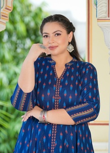 Kurta Anarkali de Rayón para Mujer, Talla Grande, Azul con Estampado Ikat, Cuello Mandarín, Mangas Tres Cuartos, Cómoda para Uso Diario - Product Image 4