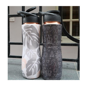 Bouteille d'eau en cuivre d'inspiration ayurvédique pour le stockage quotidien de l'eau, favorisant la vitalité naturelle, le bien-être et l'équilibre. - Product Image 6