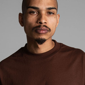 T-shirt en coton épais à col rond pour homme, coupe ample, avec logo imprimé en sérigraphie sur le devant, 220g, marque privée Shaka Wear - Product Image 6