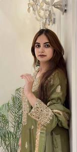 Robe Anarkali Traditionnelle Longue en Soie Vert Olive Brodé pour Femme, Style Indien et Pakistanais, Coupe Ample, Idéale pour Mariage - Product Image 4