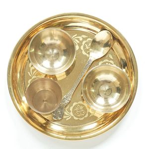 Juego de thali de latón grabado, platos pequeños, cuencos, cuchara, vaso, para rituales de culto hindú en templos, compacto, decorativo, tradicional, elegante - Product Image 2