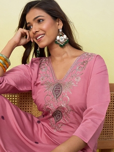 Conjunto de Kurta y Pantalón de Algodón Rosa con Bordado, Ropa Étnica Tradicional India para Mujer, Estilo Casual, Largo hasta el Tobillo, Corte Regular - Product Image 2