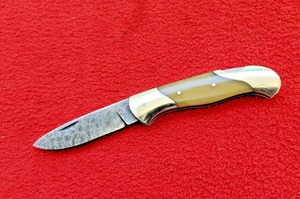 Cuchillo plegable hecho a mano de acero de Damasco, hoja de punta caída, filo recto, 16.5 cm, cuchillo de bolsillo con mango de madera - Product Image 6