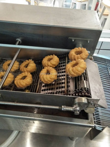 Yufeng panificio al dettaglio essenziale utilizza la frittura automatica di alta qualità per fare <span class=keywords><strong>ciambelle</strong></span> francesi con macchinari commerciali adatti al negozio - Product Image 3