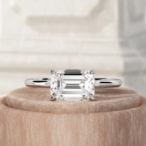 Bague de fiançailles tendance en or jaune avec diamant de laboratoire taille émeraude, solitaire, certifié IGI, options 14k/18k pour femme - Product Image 2