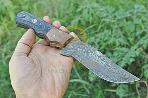 Couteau de chasse Damas haut de gamme fait main – Lame fixe ultra-affûtée avec manche ergonomique en bois pour le camping et le bushcraft - Product Image 3