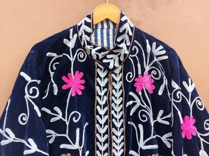 Veste Suzani en velours bleu marine faite à la main, style quotidien, broderie florale, manteau bohème, élégance et confort intemporels, blazer - Product Image 4
