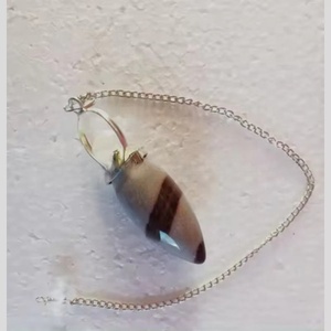 Pendules de radiesthésie en pierre de rivière Narmada artisanat en pierre de cristal semi-précieuse naturelle à vendre pendules inspirés du Feng Shui - Product Image 1
