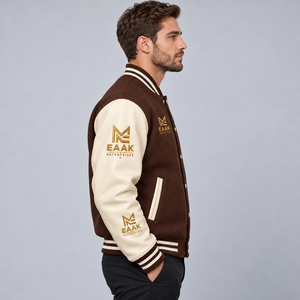 Chaqueta Varsity para Hombre en Color Marrón con Bloques de Color, Logotipo Bordado en Dorado, Cuerpo de Lana, Mangas de PU, Cuello Alto, Botones a Presión, Abrigo de Invierno - Product Image 4