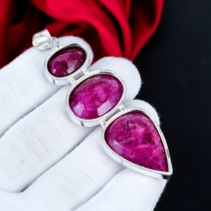 Colgante de rubí en plata de ley 925 hecho a mano con tres piedras, joyería de lujo, regalo para mujer, venta al por mayor. - Product Image 4