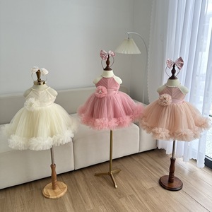 Robe de soirée élégante pour filles, col halter en tulle avec fermeture à nouer au dos et jupe longue à volants, vente en gros - Product Image 1