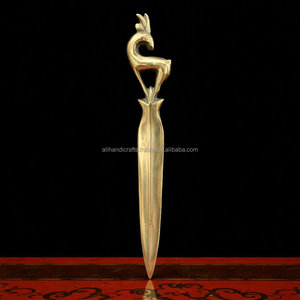 ที่เปิดจดหมายทองเหลืองดีไซน์เรียบหรู – เครื่องตัดกระดาษที่เรียบง่ายและมีระดับ - Product Image 4